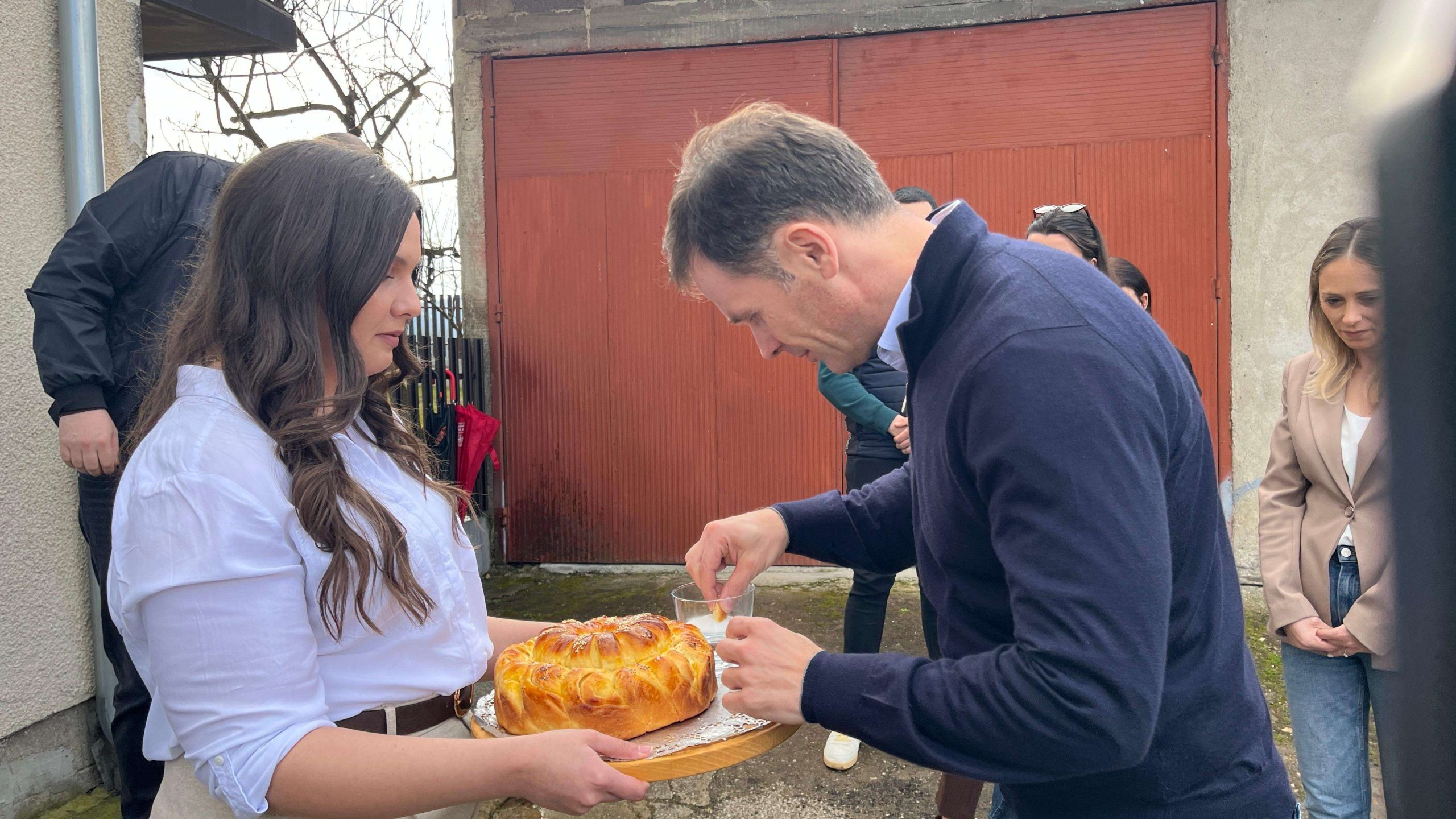 Siniša Mali u Lučanima:Plate četiri puta veće,slede nova ulaganja u puteve