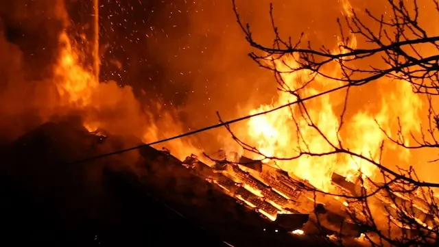Vatrena noć na Suvom Bregu-požar zahvatio radionicu i domaćinstvo